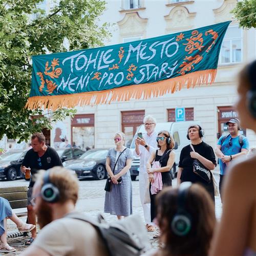 Workshop divadelnej tvorby vo verejnom priestore pre seniorov a seniorky 